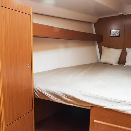 Alojamiento En Barco En Puerto Colon Tenerife Bateau-hôtel Costa Adeje (Tenerife)