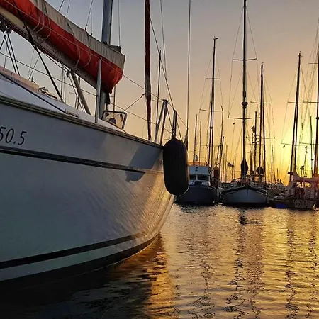 Alojamiento En Barco En Puerto Colon Tenerife Bateau-hôtel Costa Adeje (Tenerife)